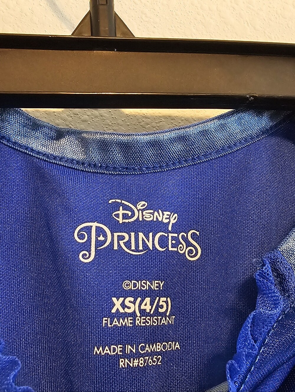 [*3 Items For $20 In Bundle*] Disney Girls Snow White Pajamas Size XS 4/5 - Picture 3 of 5